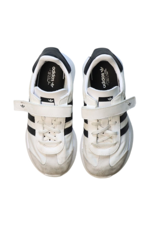 A White Sneakers from Adidas in size 6T for neutral. (Front View)