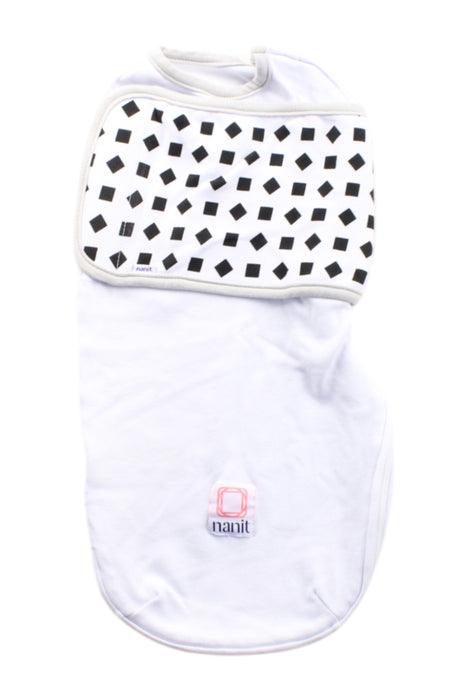 A White Swaddles from Nanit in size O/S for neutral. (Front View)