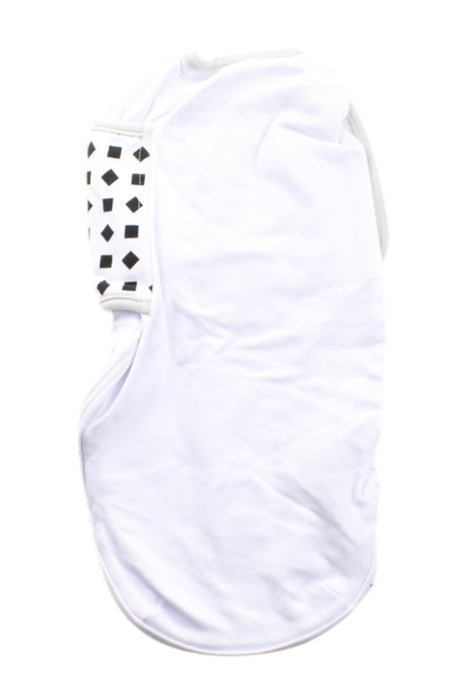 A White Swaddles from Nanit in size O/S for neutral. (Back View)