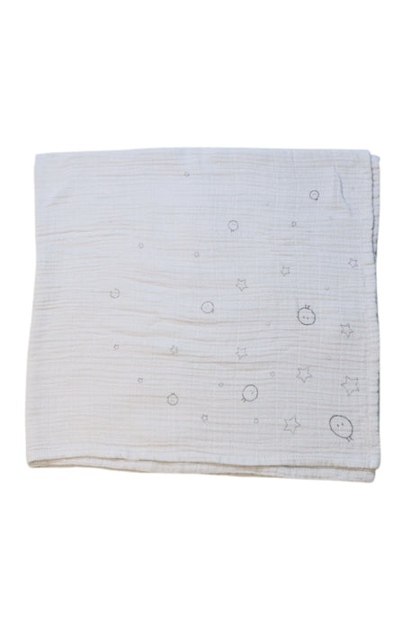 A Ivory Blankets from Mori in size O/S for neutral. (Front View)