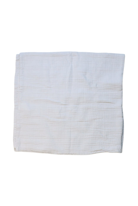 A Ivory Blankets from Mori in size O/S for neutral. (Back View)
