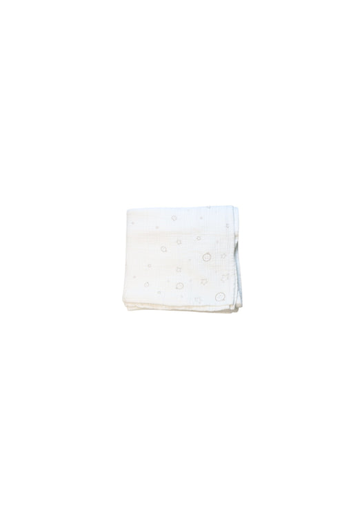 A White Blankets from Mori in size O/S for neutral. (Front View)
