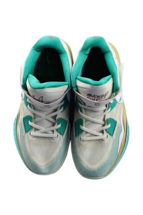 A Multicolour Sneakers from Nike in size 10Y for neutral. (Back View)