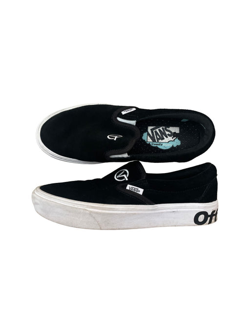 A Black Slip Ons from Vans in size 11Y for neutral. (Front View)