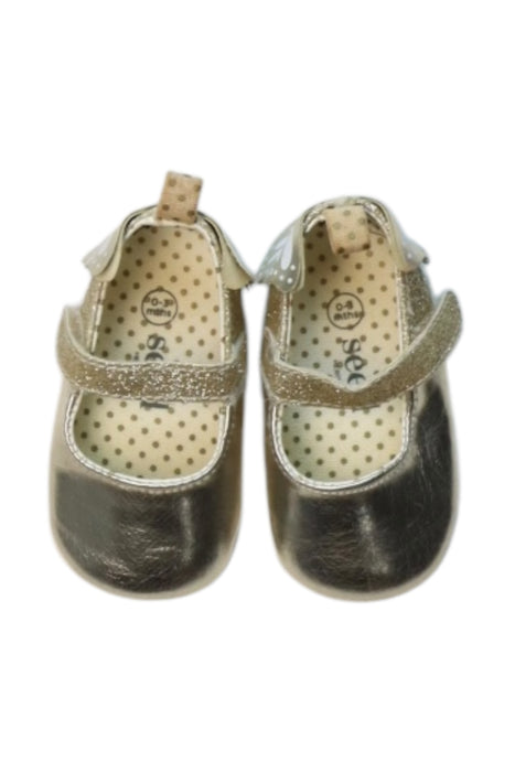 A Gold Flats from Seed in size Newborn for girl. (Front View)