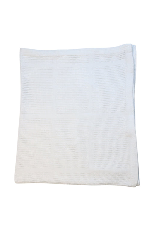 A White Blankets from ClevaMama in size O/S for neutral. (Front View)