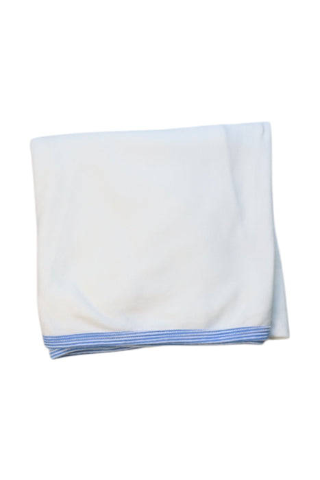 A White Blankets from Petit Bateau in size O/S for neutral. (Front View)