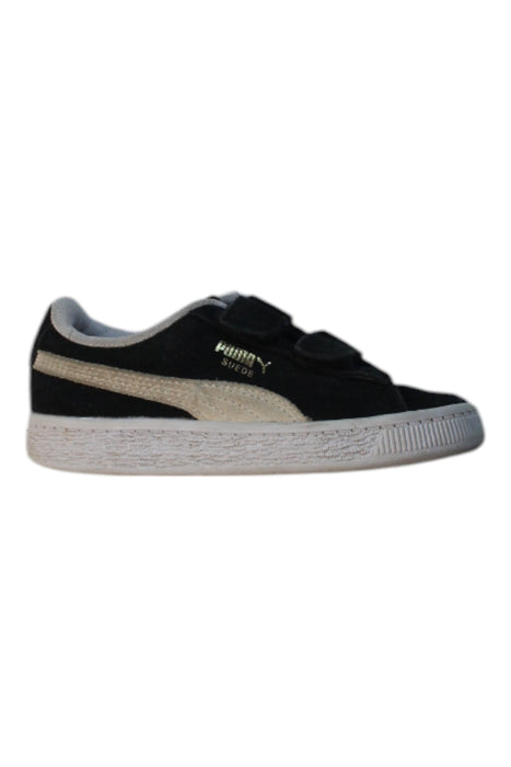 A Black Sneakers from Puma in size 4T for boy. (Front View)