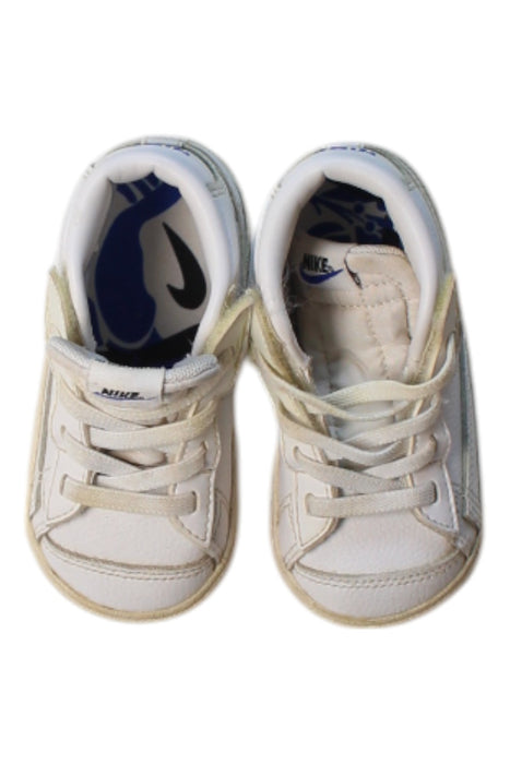 A White Sneakers from Nike in size 18-24M for boy. (Back View)