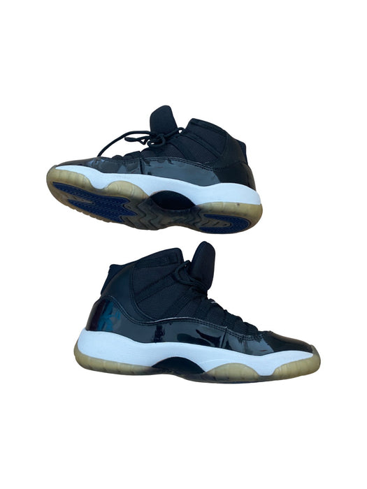 A Black Sneakers from Nike in size 11Y for neutral. (Back View)