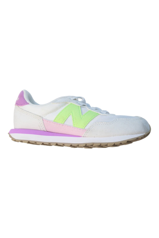 A Multicolour Sneakers from New Balance in size 6T for girl. (Front View)