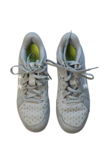A Grey Cleats/Soccer Shoes from Under Armour in size 9Y for neutral. (Back View)
