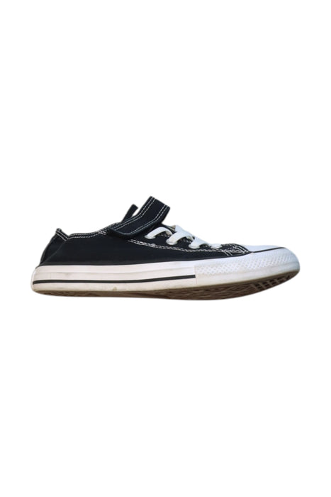 A Black Sneakers from Converse in size 9Y for neutral. (Front View)