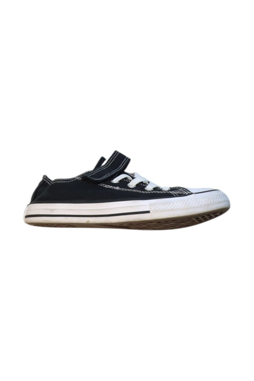 A Black Sneakers from Converse in size 9Y for neutral. (Front View)