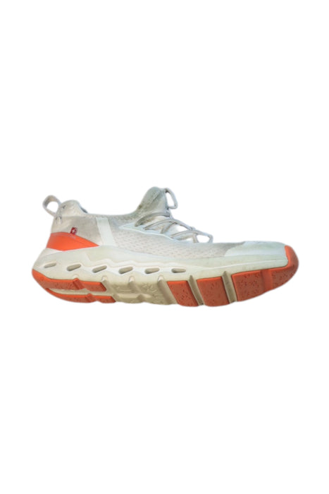 A White Sneakers from On in size 7Y for neutral. (Front View)