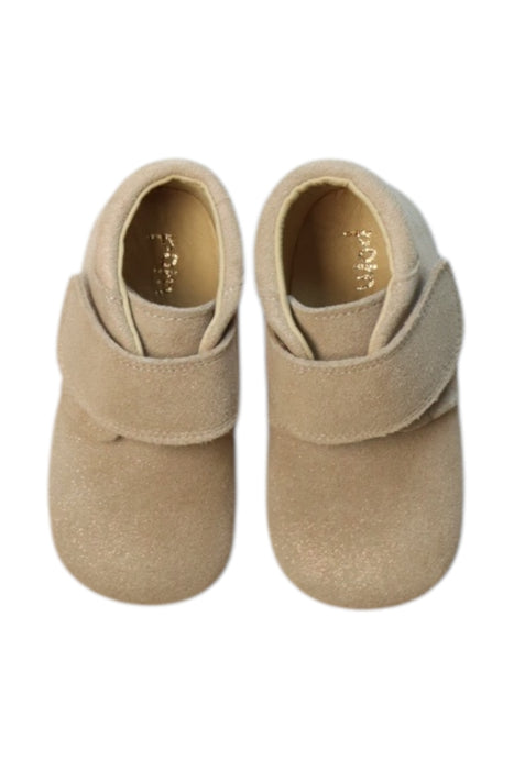 A Beige Booties from Pom Pom in size 18-24M for neutral. (Back View)