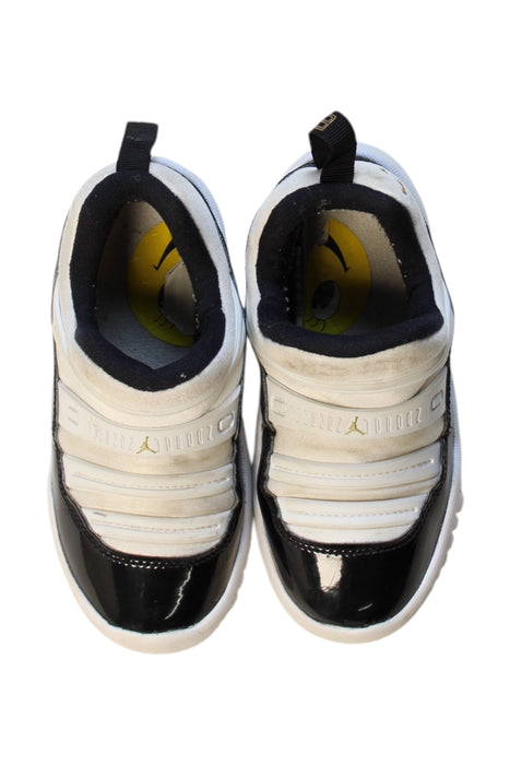 A Black Sneakers from Air Jordan in size 4T for boy. (Back View)