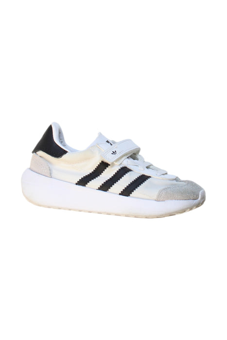 A White Sneakers from Adidas in size 4T for boy. (Front View)
