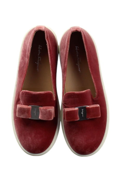 A Red Flats from Salvatore Ferragamo in size 6T for girl. (Back View)