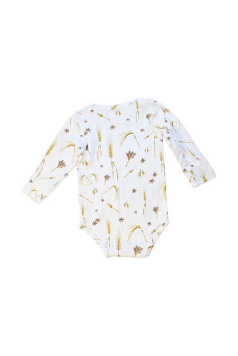 A White Long Sleeve Bodysuits from Saga Copenhagen in size 3-6M for boy. (Back View)