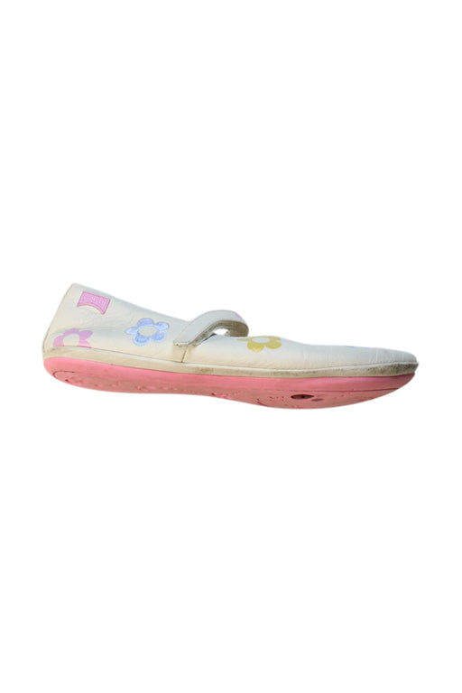 A Multicolour Flats from Camper in size 7Y for girl. (Front View)