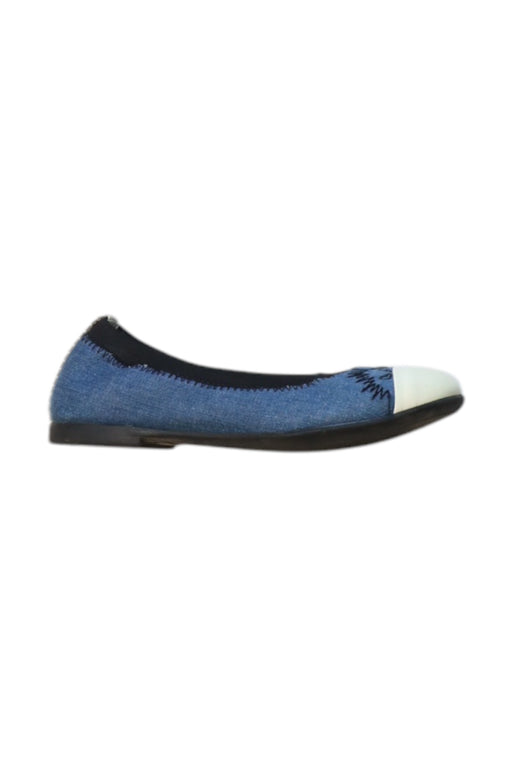 A Blue Flats from Fendi in size 4T for girl. (Front View)