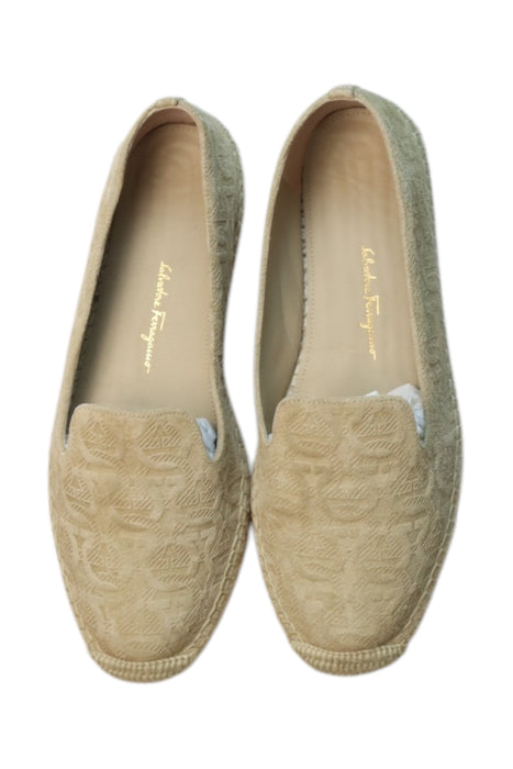 A Beige Espadrilles from Salvatore Ferragamo in size 11Y for girl. (Back View)