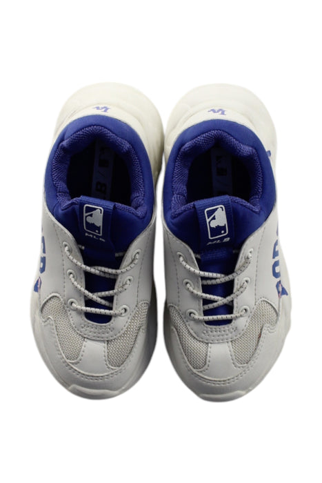 A Blue Sneakers from MLB in size 5T for neutral. (Back View)