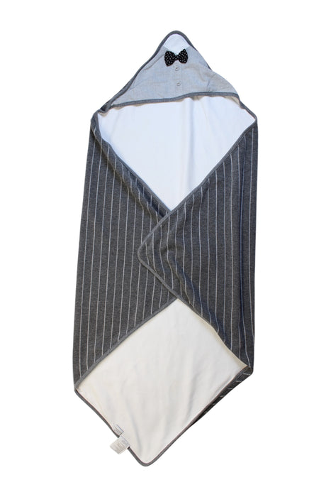 A Grey Blankets from Chickeeduck in size O/S for boy. (Front View)