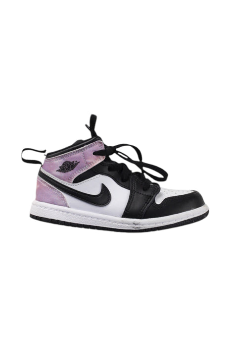 A Black Sneakers from Air Jordan in size 4T for neutral. (Front View)