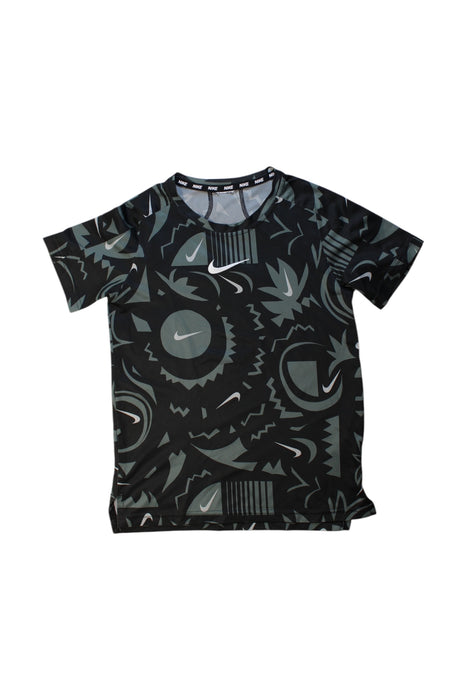 A Black Short Sleeve T Shirts from Nike in size 10Y for boy. (Front View)