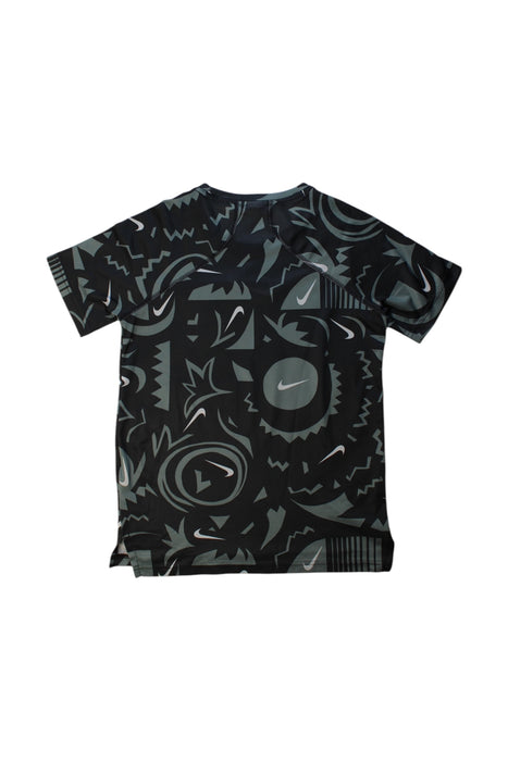 A Black Short Sleeve T Shirts from Nike in size 10Y for boy. (Back View)