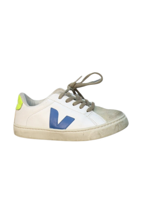 A White Sneakers from Veja in size 6T for neutral. (Front View)