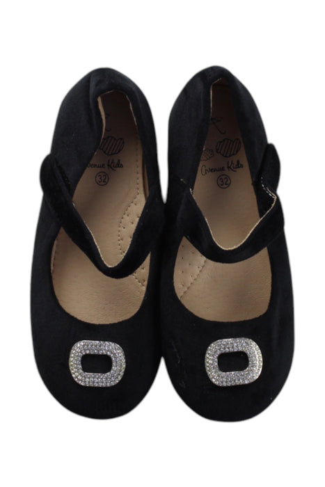 A Black Flats from Avenue Kids in size 7Y for girl. (Back View)