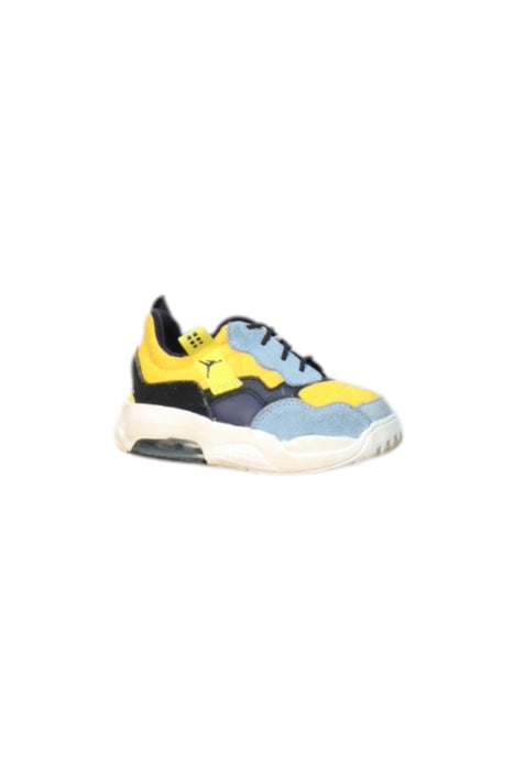 A Multicolour Sneakers from Nike in size 18-24M for boy. (Front View)