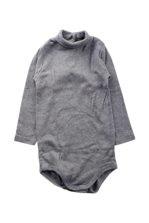 A Grey Long Sleeve Bodysuits from Petit Bateau in size 12-18M for neutral. (Front View)
