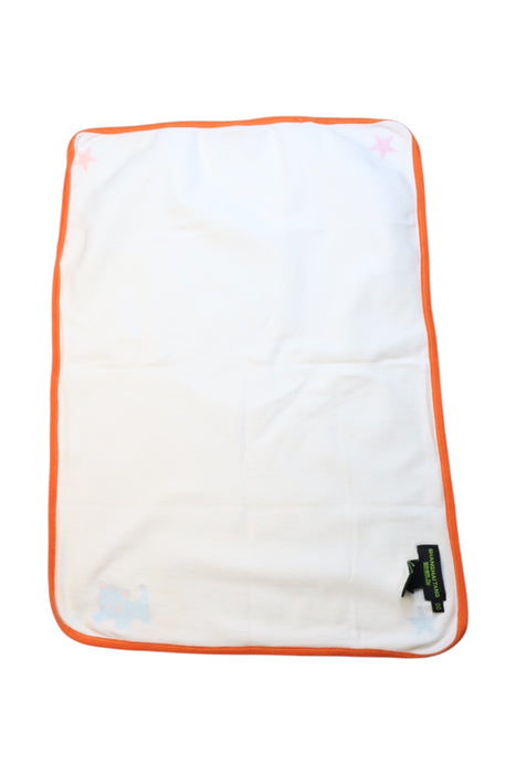 A White Blankets from Shanghai Tang in size O/S for neutral. (Back View)