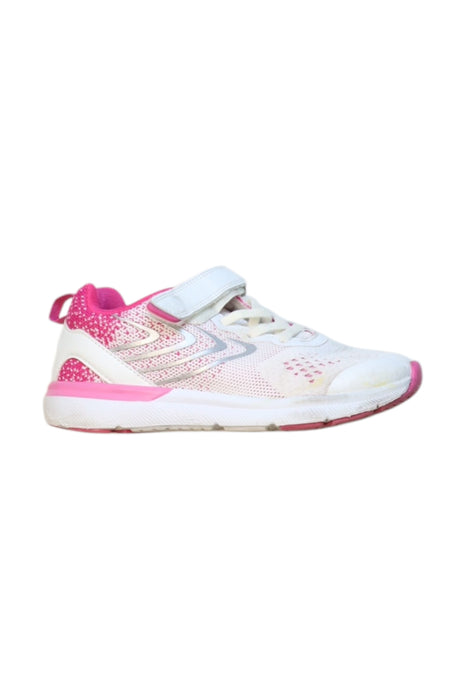 A White Sneakers from Hampton Sports in size 7Y for girl. (Front View)