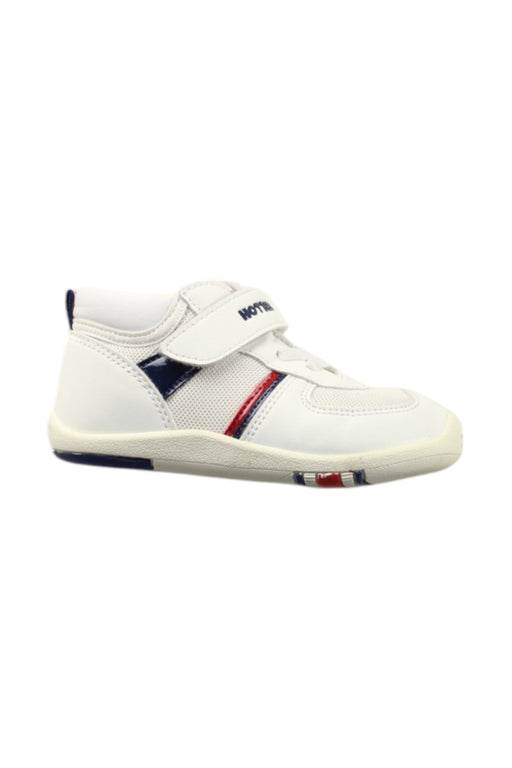 A White Sneakers from Miki House in size 3T for neutral. (Front View)