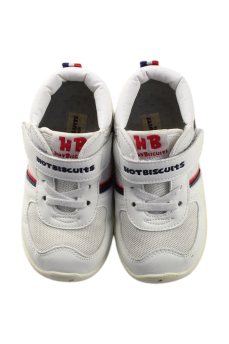 A White Sneakers from Miki House in size 3T for neutral. (Back View)