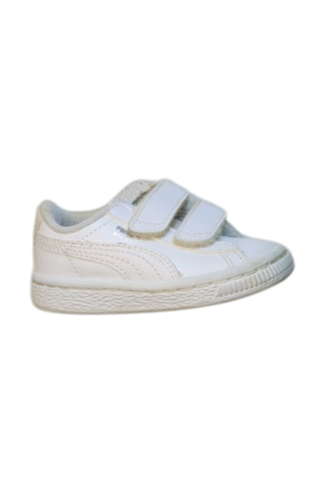 A White Sneakers from Puma in size 12-18M for neutral. (Front View)