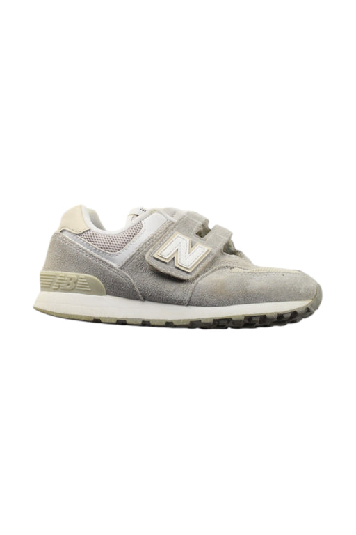 A Grey Sneakers from New Balance in size 6T for neutral. (Front View)