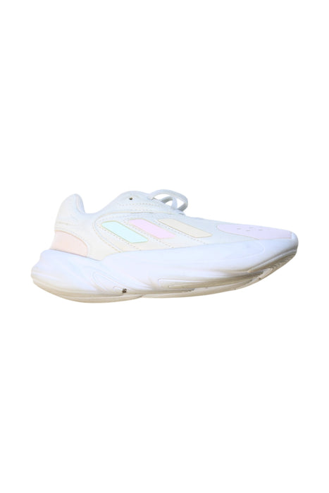 A White Sneakers from Adidas in size 6T for girl. (Front View)