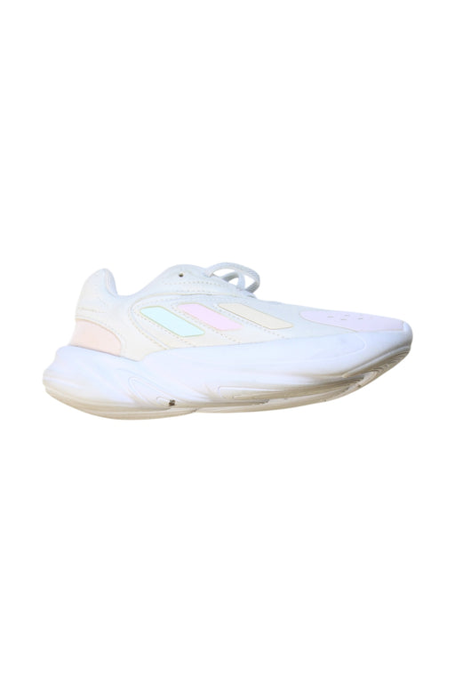 A White Sneakers from Adidas in size 6T for girl. (Front View)