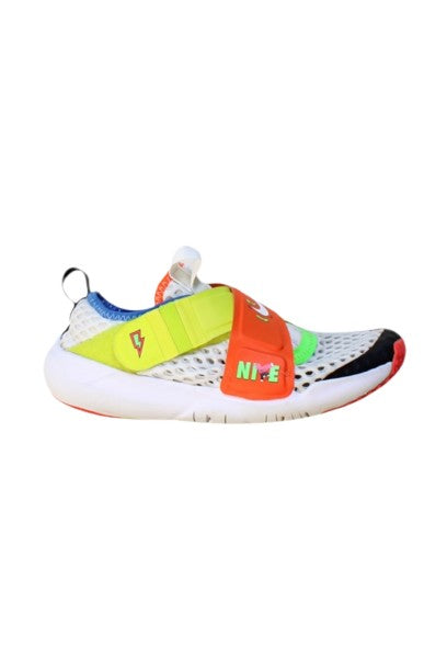 A Multicolour Sneakers from Nike in size 7Y for boy. (Front View)