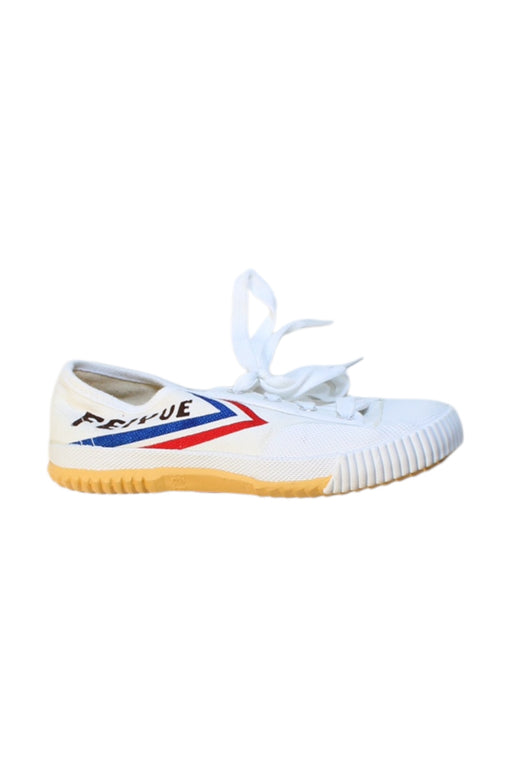 A White Sneakers from Feiyue in size 9Y for neutral. (Front View)