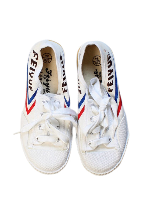 A White Sneakers from Feiyue in size 9Y for neutral. (Back View)