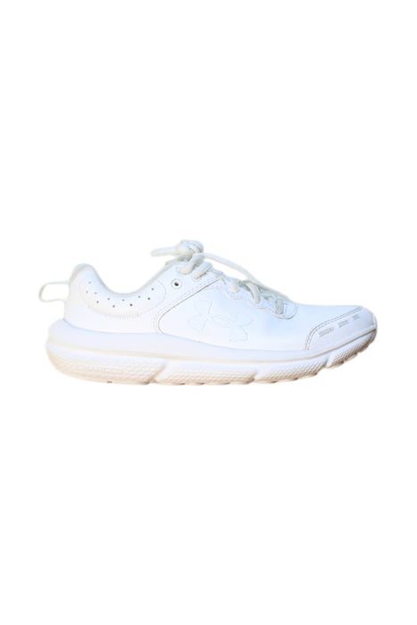 A White Sneakers from Under Armour in size 11Y for neutral. (Front View)