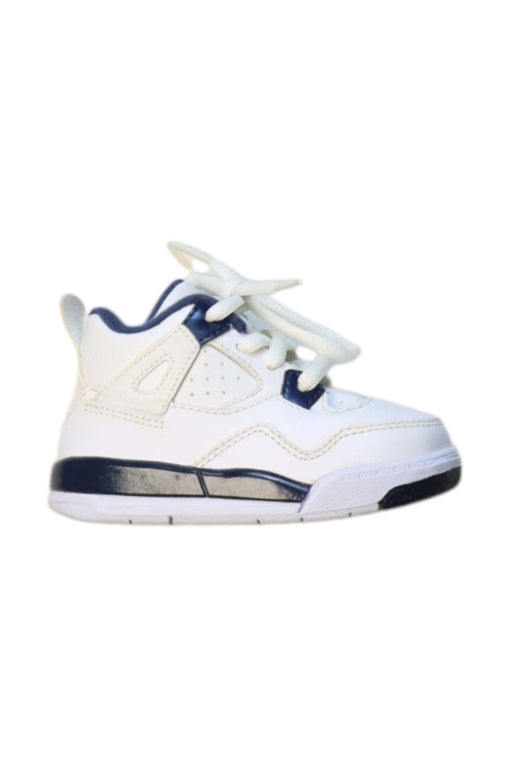 A White Sneakers from Air Jordan in size 12-18M for boy. (Front View)