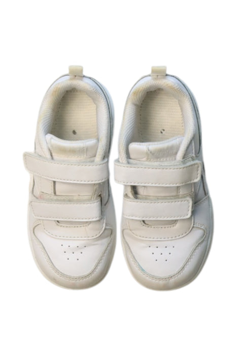 A White Sneakers from Reebok in size 3T for neutral. (Back View)